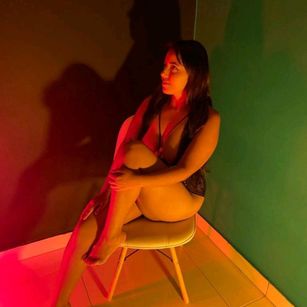 Model - Kendall masturbation