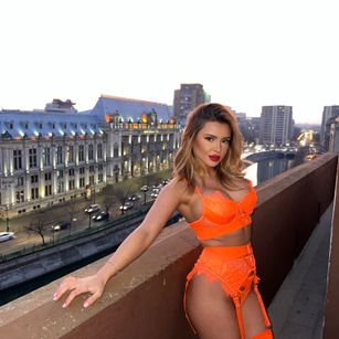 Model - Emilylax sexy