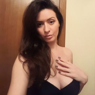 Model - MysticClaire heels