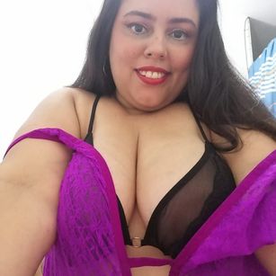 Model - NicolleJordans dildo