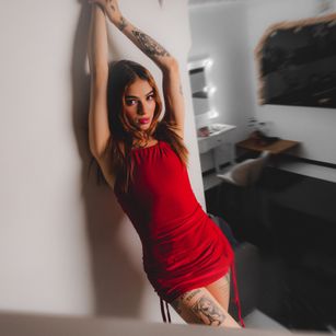 Model - AbbieRhondes deepthroat