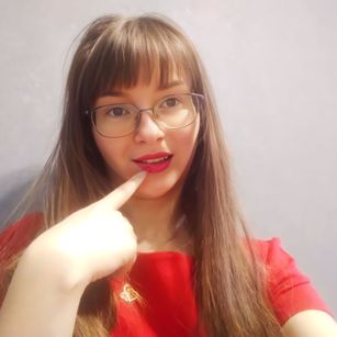 Model - KiraGoldens heels