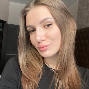 Model - Elly Stanton oil