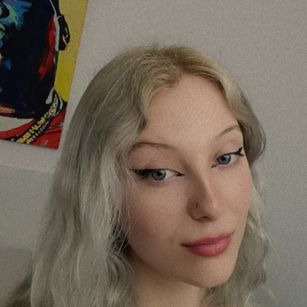 Model - Tessa Izabel sensual