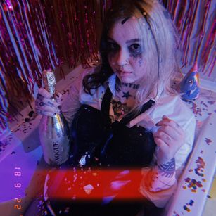 Model - Messalina topless