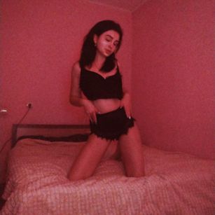 Model - Nelli Assi young