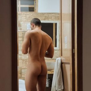 Model - FelixSantos leather