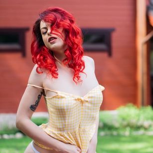 Model - Alice fingering