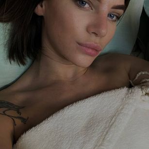 Model - Megan Gale Striptese