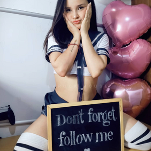 Model - Mariam latina