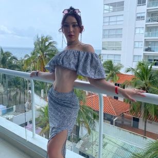 Model - Aleja moraless Fem