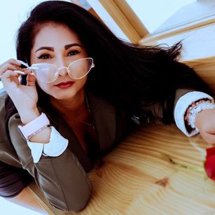 Model - SabrinaHayek toys