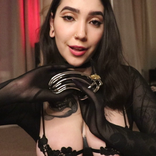 Model - Devillish Goddess Ileana feet