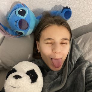 Model - LucyRait petite