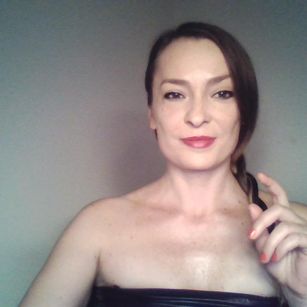 Model - QueenofBerlin smoking