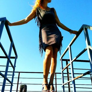 Model - Donna Luan oil