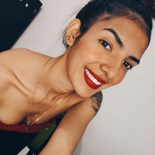 Model - Mia miller latina