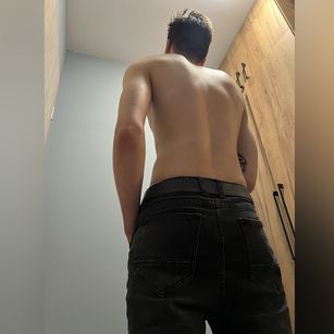 Model - AlfredNutty striptease