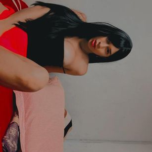 Model - Titubax bigtits