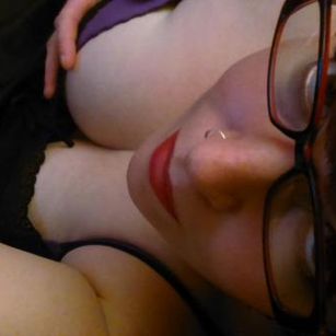 Model - RosieRedAss HugeBooty