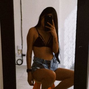 Model - Sol Highins blowjob