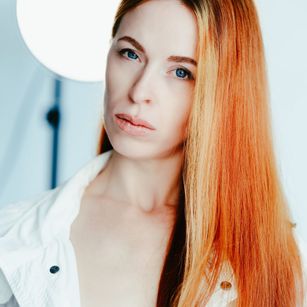 Model - Alison redhead