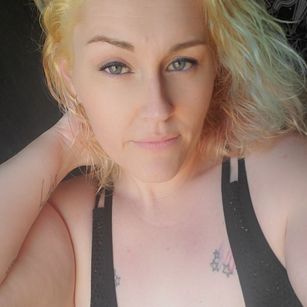 Model - Roxi Wylde ass