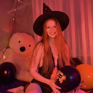 Model - Lady_Inari lingerie