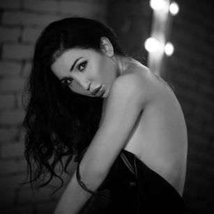 Model - Dalia Lavish masturbation