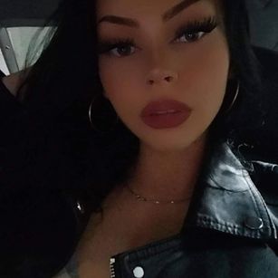 Model - StacyLips dirtytalk