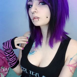 Model - EmmyBunny curvy
