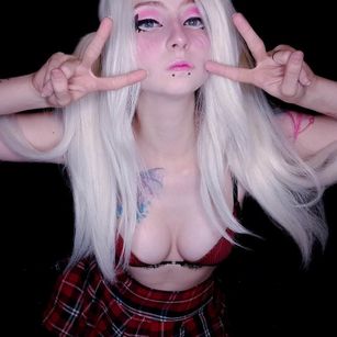 Model - EmmyBunny curvy