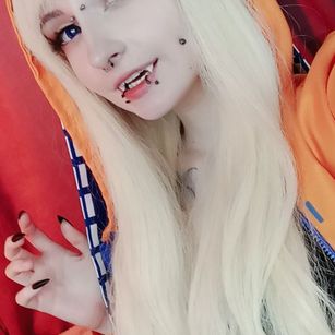 Model - EmmyBunny shaved