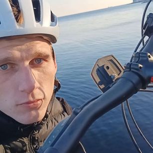 Model - PoliglotJoe ass