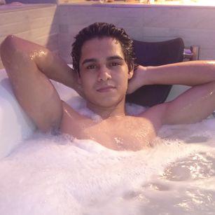 Model - James cumshot