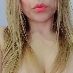 Model - Sara masturbation