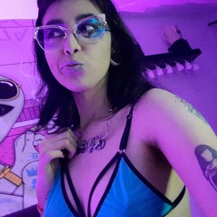 Model - Alice Phantom pussy