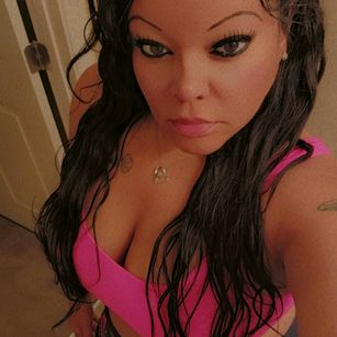 Model - IMARI MINX feet