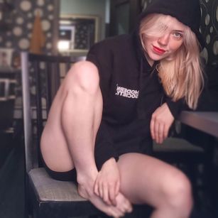 Model - Niki None heels