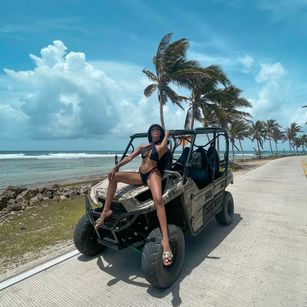 Model - Melany Rizo joi