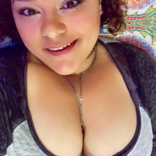 Model - Penny Plush lips