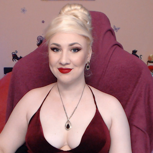 Model - Miss Lexy Gold cei