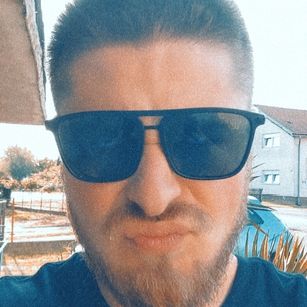 Model - Bezoo jerking