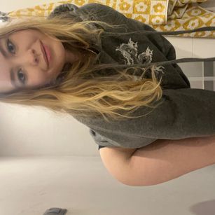 Model - AnyAmaazzy dance