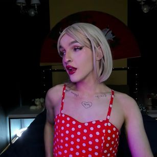 Model - Thomas cumshot