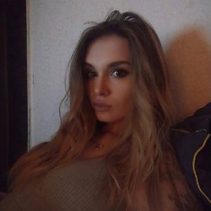 Model - Young Lady joi