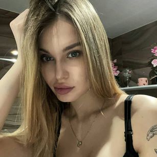 Model - Young Lady dirty