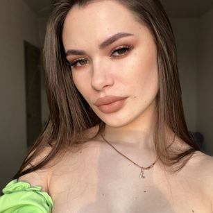 Model - Evelina cute