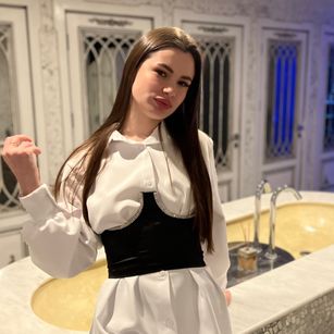 Model - Evelina girl