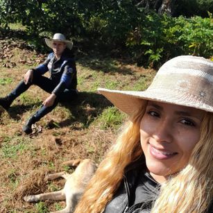 Model - Jordan and Danna latina